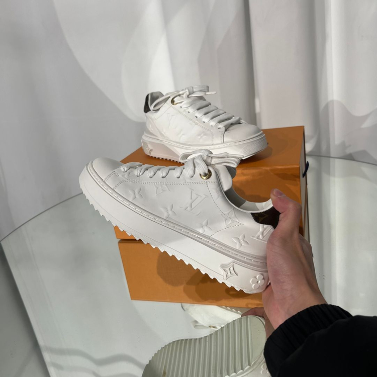 [정품] 루이비통 모노그램 타임아웃 스니커즈 34사이즈--1