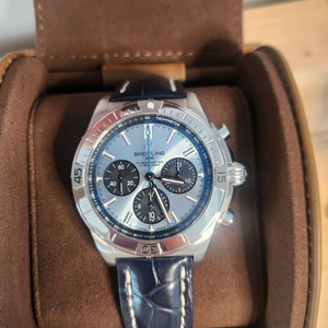 브라이틀링 크로노맷 42(B01)