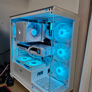 7800x3d 5070ti 게이밍 컴퓨터 화이트