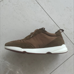 로로피아나 스니커즈