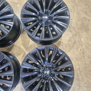 k9 19인치 블랙휠(분체도장 후 미장착) 이미지