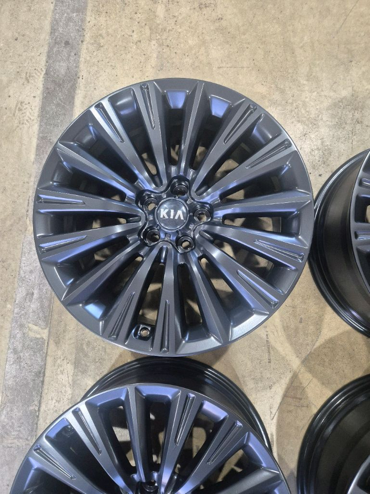 k9 19인치 블랙휠(분체도장 후 미장착) 이미지