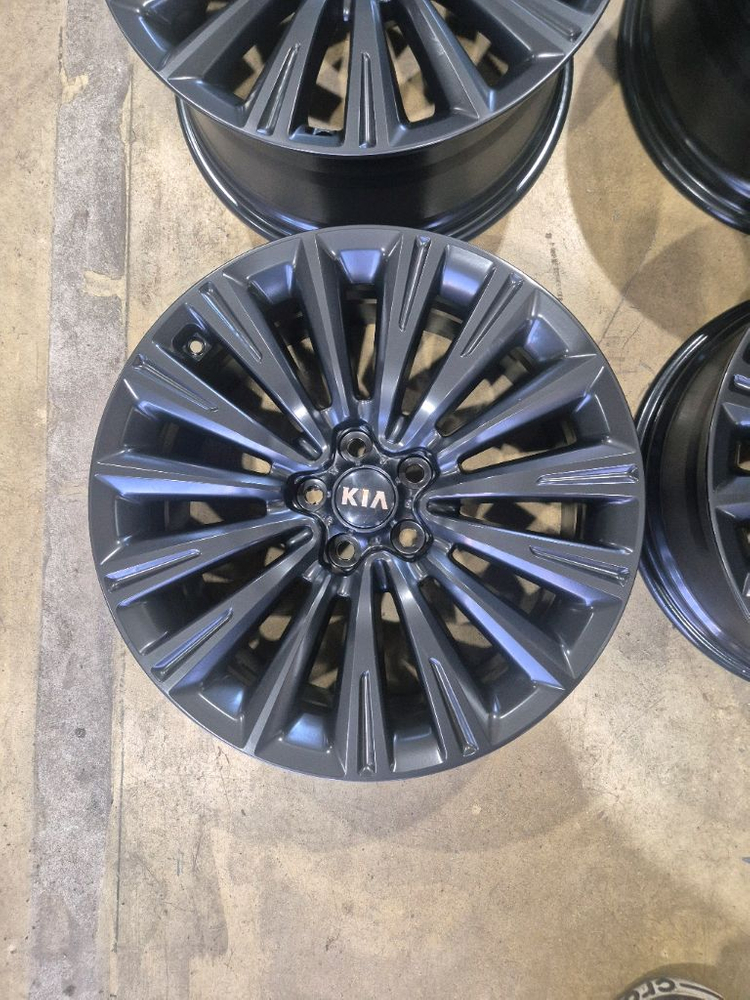 k9 19인치 블랙휠(분체도장 후 미장착) 이미지