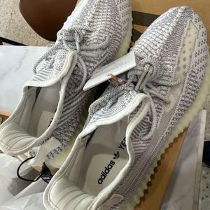 아디다스 이지부스트350v2 270 이미지