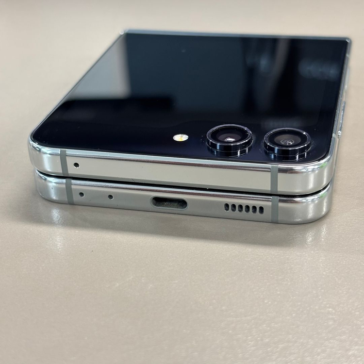 *대용량* 갤럭시Z플립5 민트색상 512용량 미파손 무잔상 상태좋은 특A급 단말기--3