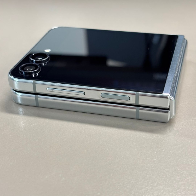 *대용량* 갤럭시Z플립5 민트색상 512용량 미파손 무잔상 상태좋은 특A급 단말기--4