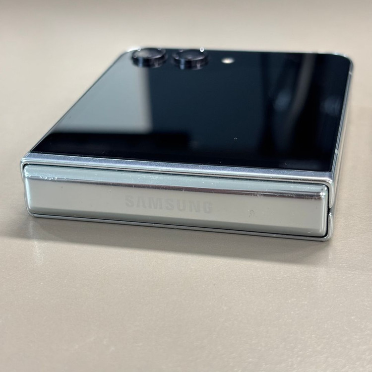 *대용량* 갤럭시Z플립5 민트색상 512용량 미파손 무잔상 상태좋은 특A급 단말기--5