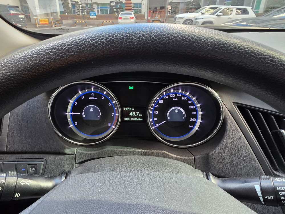 2010 YF소나타 LPi 수동 5단--9