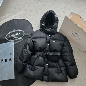 프라다 리나일론 벨트백 패딩 38