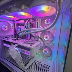 7800x3d 5070 화이트 게이밍 데스크탑 pc 팝니다
