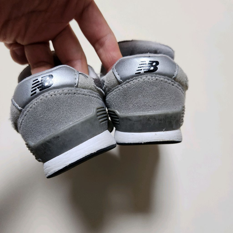 뉴발란스 운동화. 뉴발란스 996. 유아운동화. 뉴발란스 135사이즈 이미지