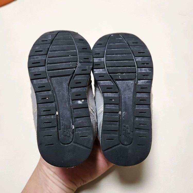 뉴발란스 운동화. 뉴발란스 996. 유아운동화. 뉴발란스 135사이즈 이미지