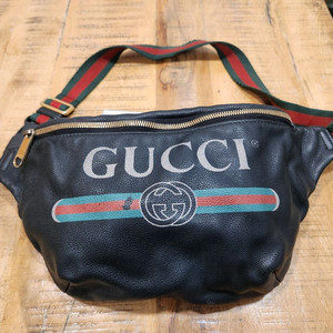 (정품) 구찌 로고 프린트 가죽 벨트백 블랙 (힙색/바디백)