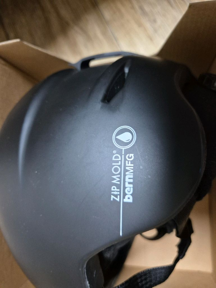 번 (bern) 주니어 스노우보드/스키 헬멧 이미지