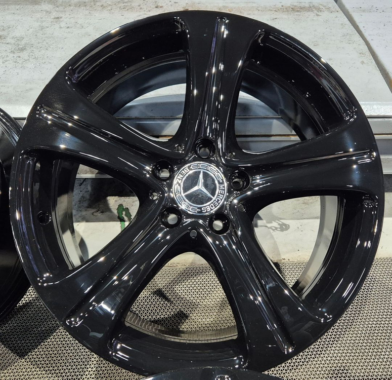 벤츠 E클래스 18인치 W213 블랙 중고 휠 팝니다.--3