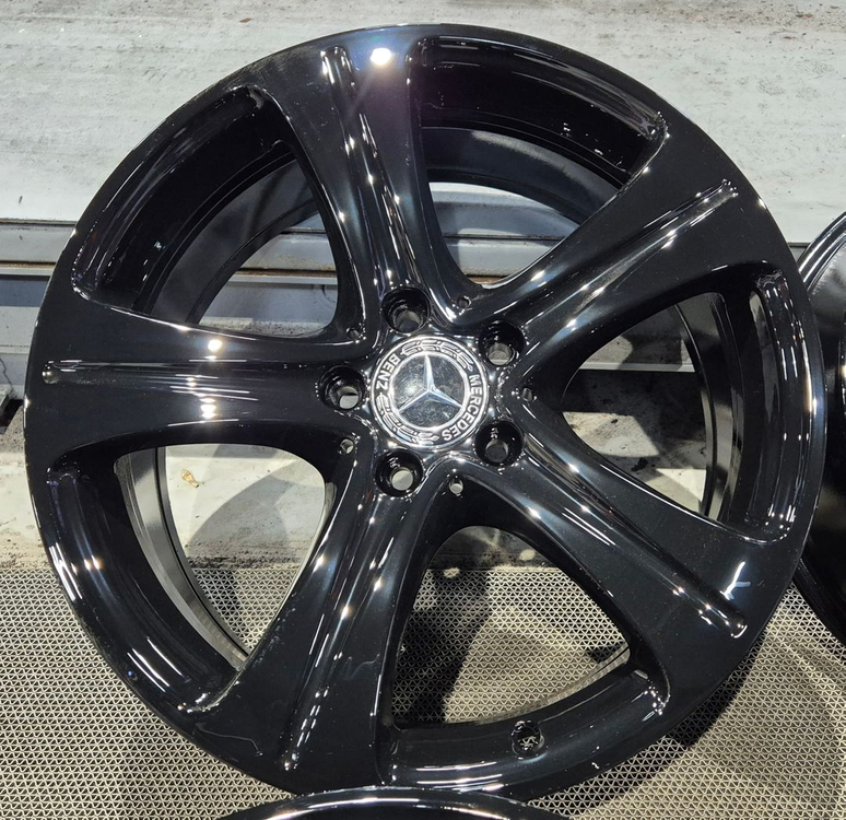 벤츠 E클래스 18인치 W213 블랙 중고 휠 팝니다.--4