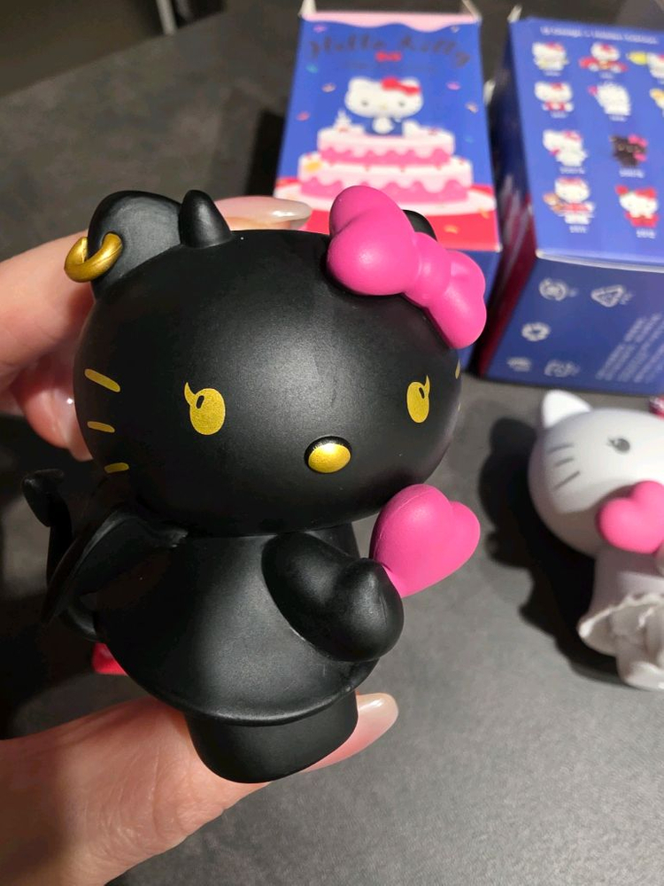 헬로키티 천사 악마 키티 판매해요 이미지