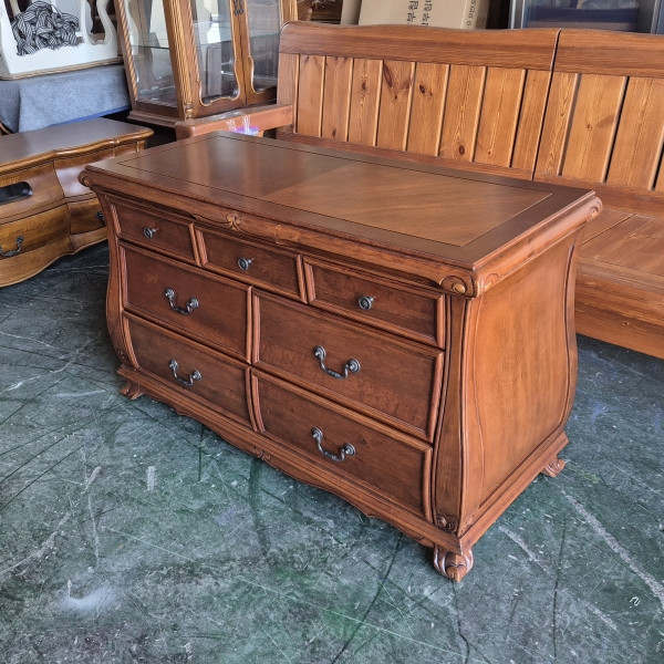 엔틱 원목 서랍장 이미지