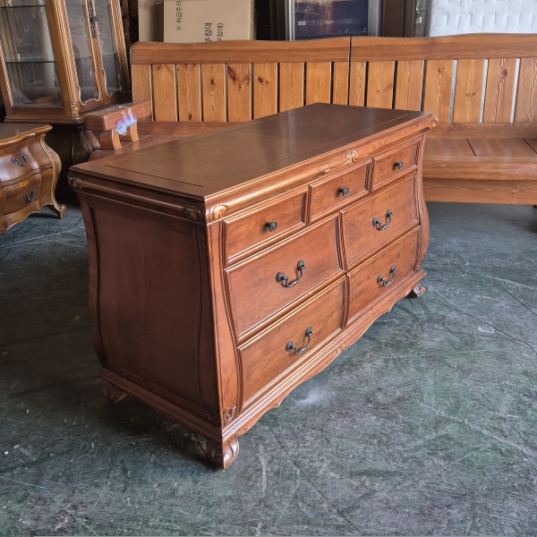 엔틱 원목 서랍장 이미지