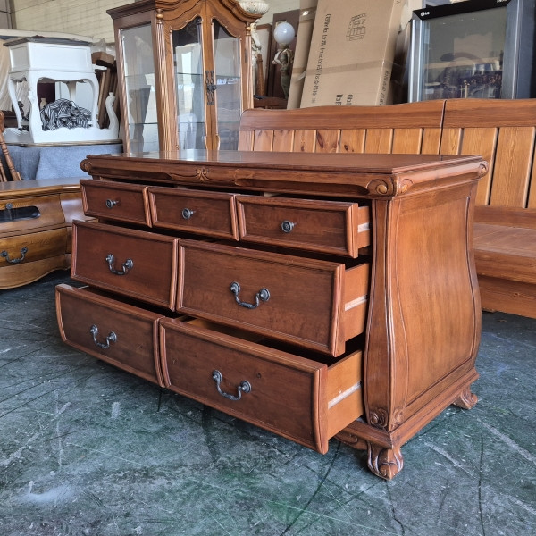 엔틱 원목 서랍장 이미지