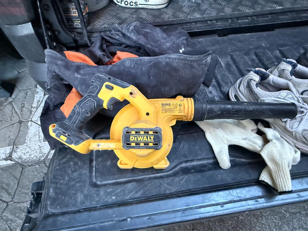 DCE100 디월트 송풍기 이미지