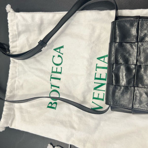 [정품] 보테가 베네타 스트레치 카세트 벨트백