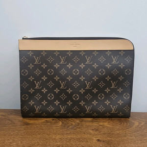 루이비 클러치 거진새거 99프로