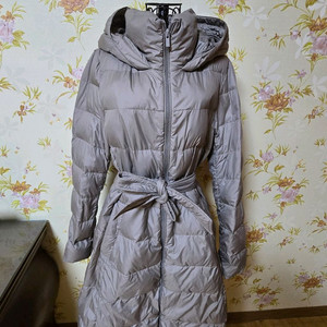 유니클로 여성 구스 코트식 롱패딩사이즈 L (66 착용자 추천) 이미지