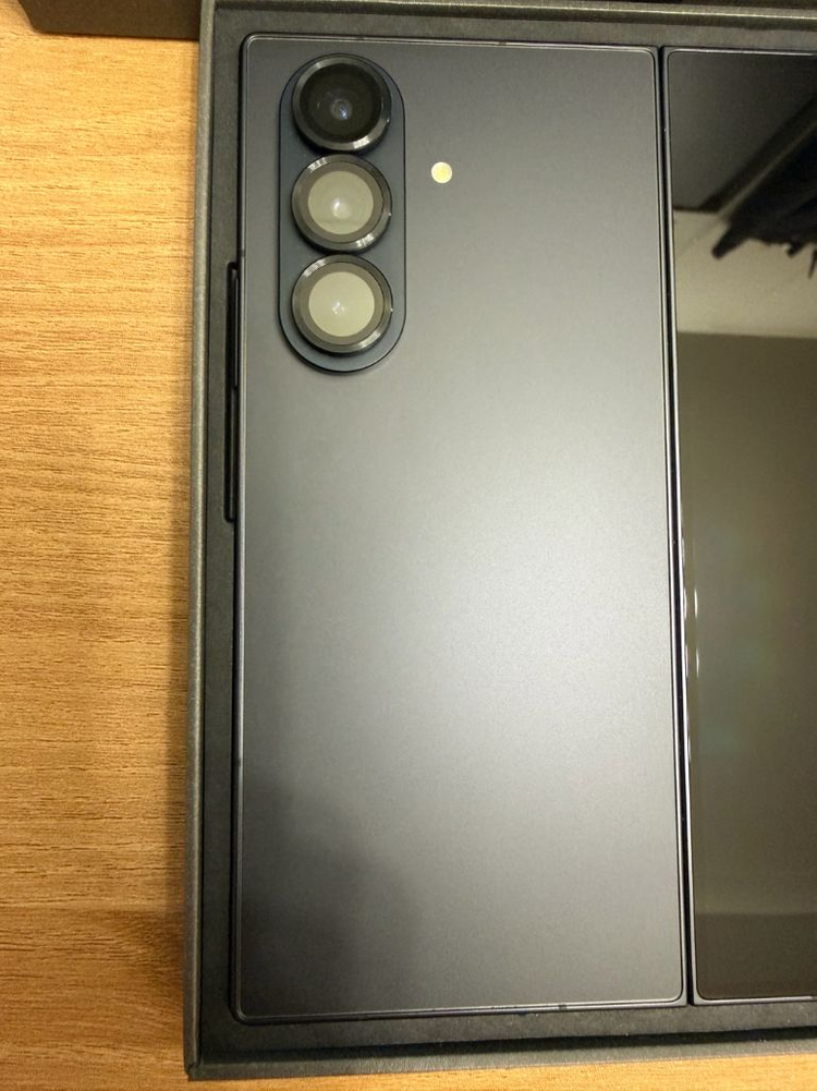 갤럭시 폴드7 512GB 블랙 자급제(외관+배터리 올교체) 팝니다--2