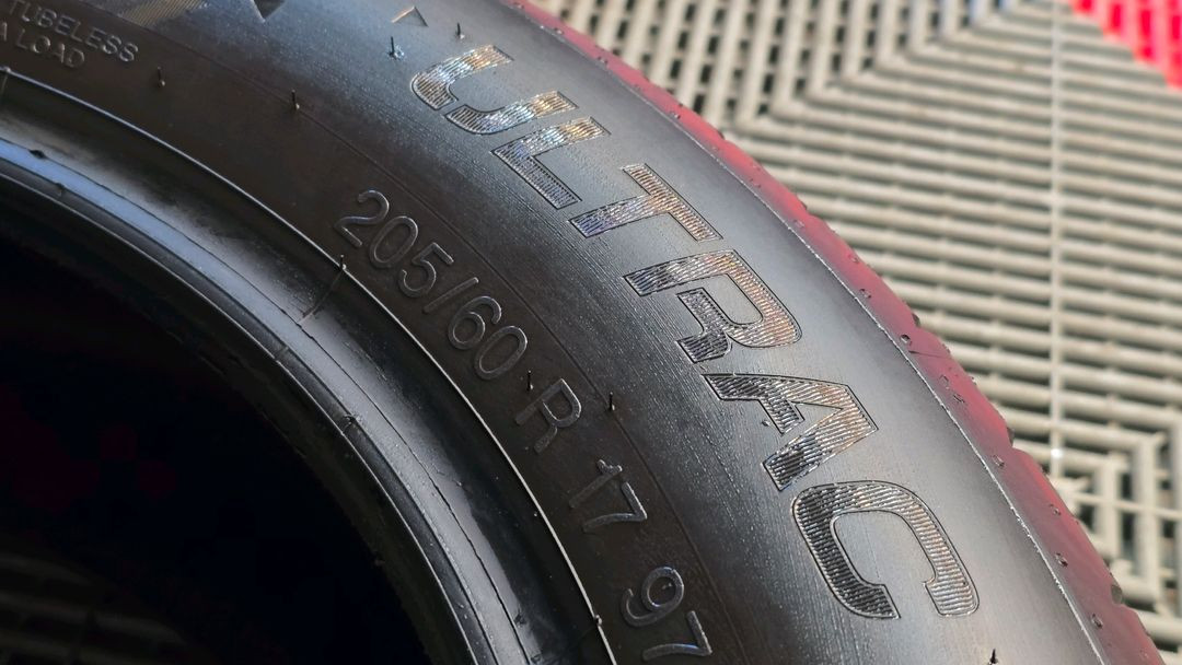 BMW2 액티브투어러 U06 브레데스테인 205 60 17 205/60R17 A급 판매 이미지