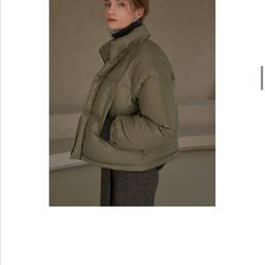 시야쥬 덕다운 크롭 패딩 SIOT4010 카키