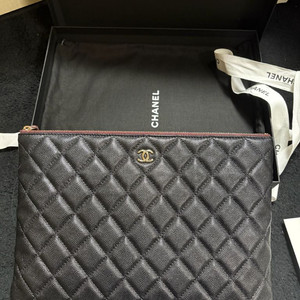 샤넬 클래식 클러치 뉴미듐