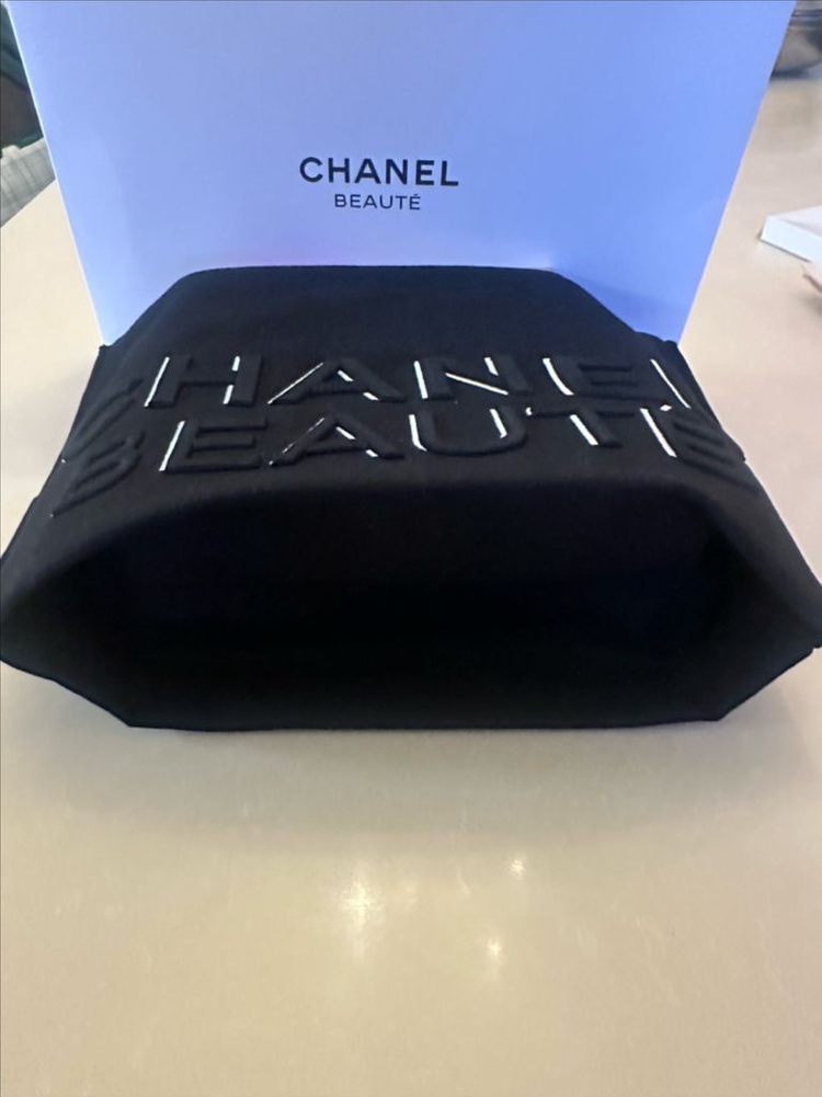 샤넬 로고 입체자수 빅파우치 박스 새상품--2