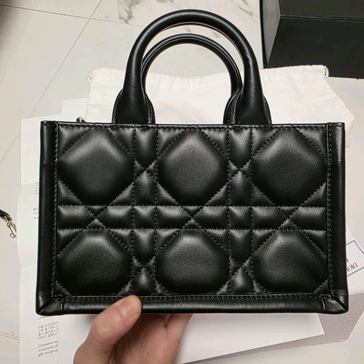 디올 까나쥬 레더북토트백 미니 이미지