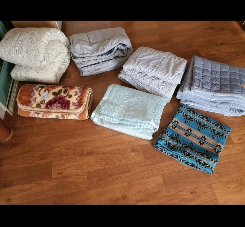 이불종류5가지편하게부담없이임시자취하면서막쓰실분께저렴히2만4천원그외2가지덤--1