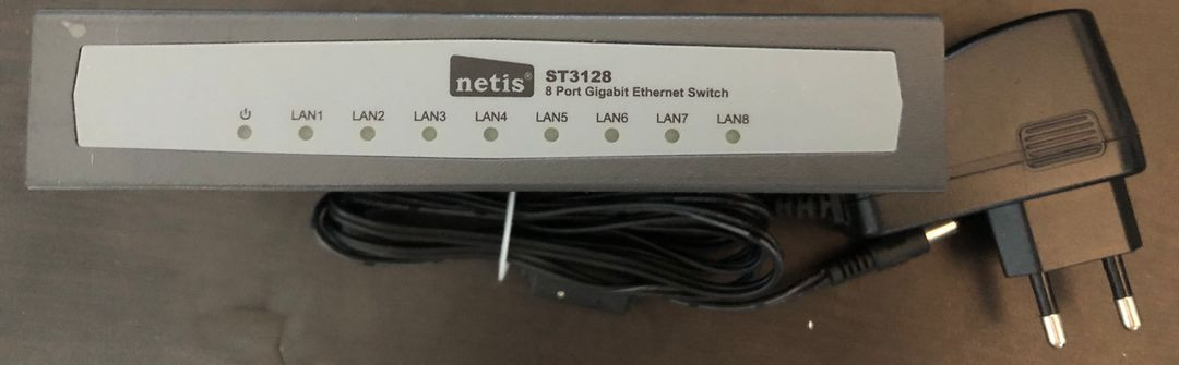 네티스 8포트 기가비트 이더넷 스위치 판매합니다.--1