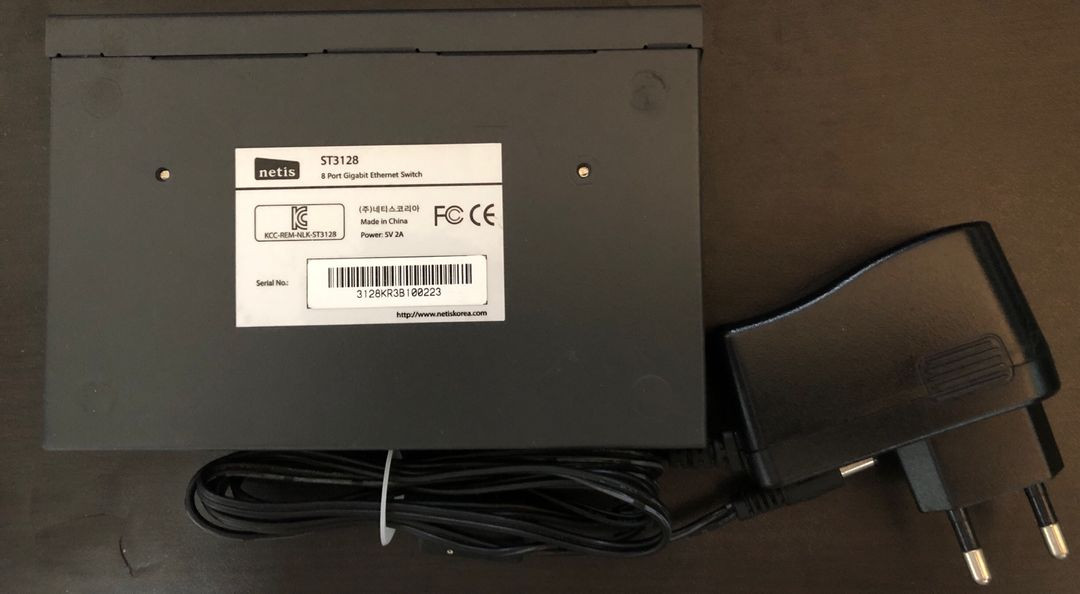네티스 8포트 기가비트 이더넷 스위치 판매합니다.--2