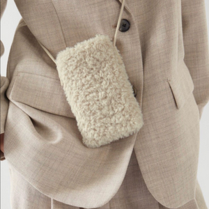 COS 코스 테디 플리스 뽀글이 폰 케이스 폰파우치 아이보리