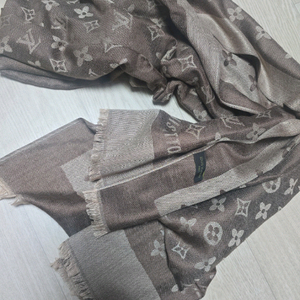 루이비st 머플러. 급처분