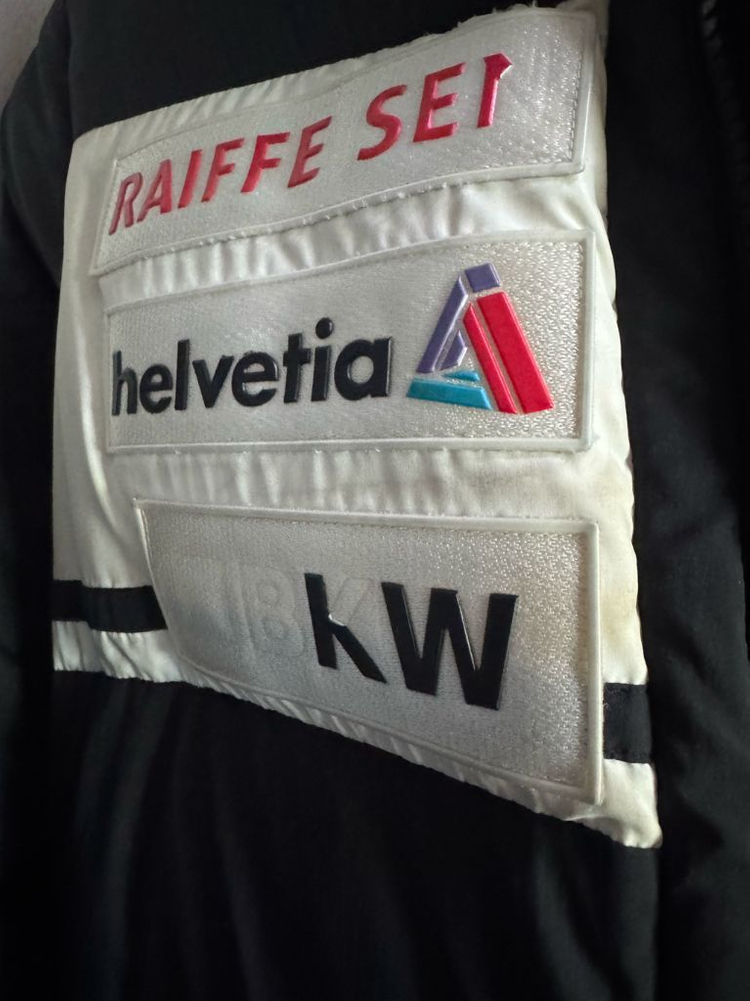 데상트 아우디 스위스 패딩 이미지