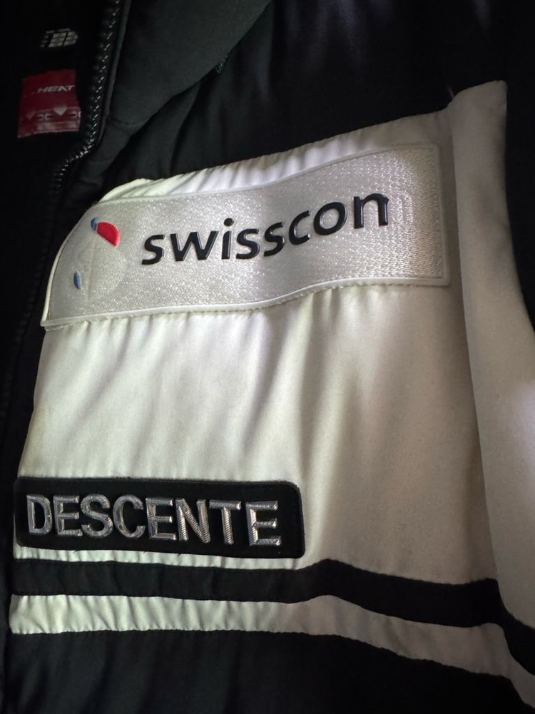 데상트 아우디 스위스 패딩 이미지