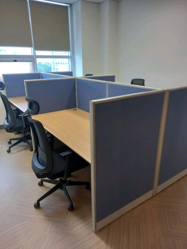 파티션 책상 의자 원탁 작업탁자 철제캐비넷 철재옷장 서랍 책장 수납장 회의용테이블 회의용의자 포밍탁자 접이식탁자 이미지