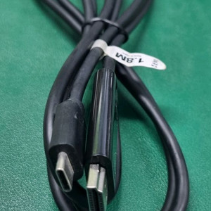 HDMI to Type C 케이블 4k 1.8M 팝니다