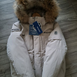 디스커버리 밀포드 구스다운 숏패딩