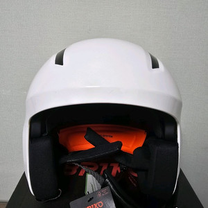 브리코 레이싱 스키헬멧 이미지