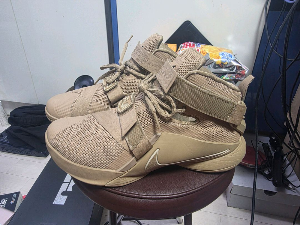 나이키 줌 르브론 솔져9 265mm--1