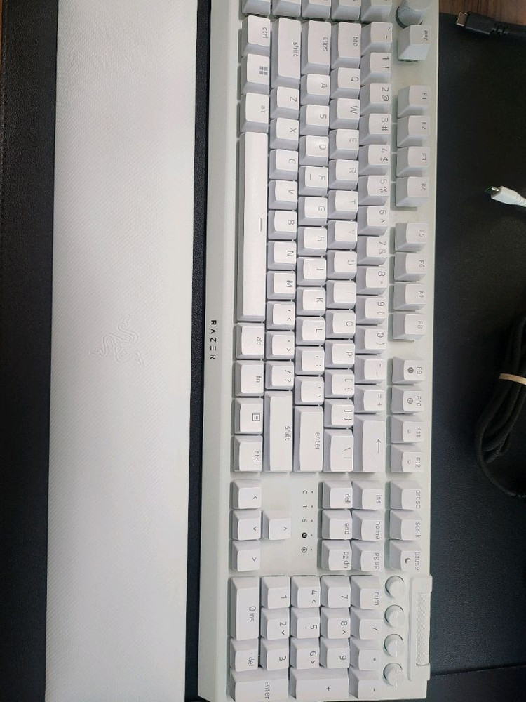 레이저 블랙위도우 V4 Pro US 키보드--0