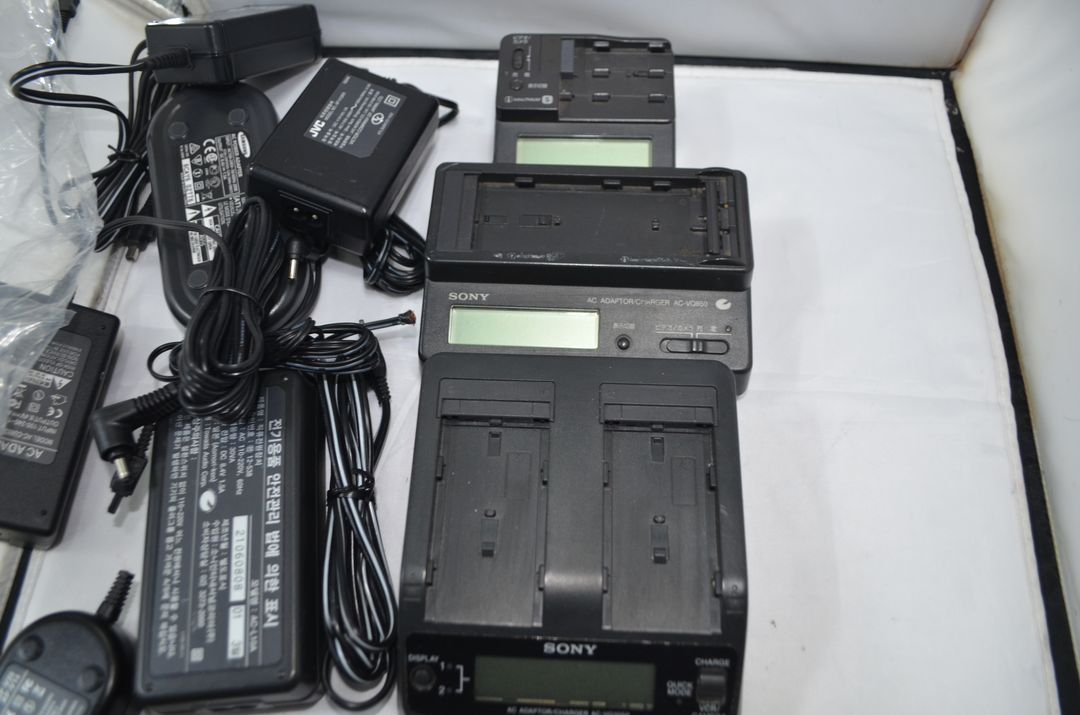 소니 파나소닉 JVC 삼성 캠코더 충전기 전원아답터VQ1050 .AC-L200 .L10 V20M AP-V13KR 이미지