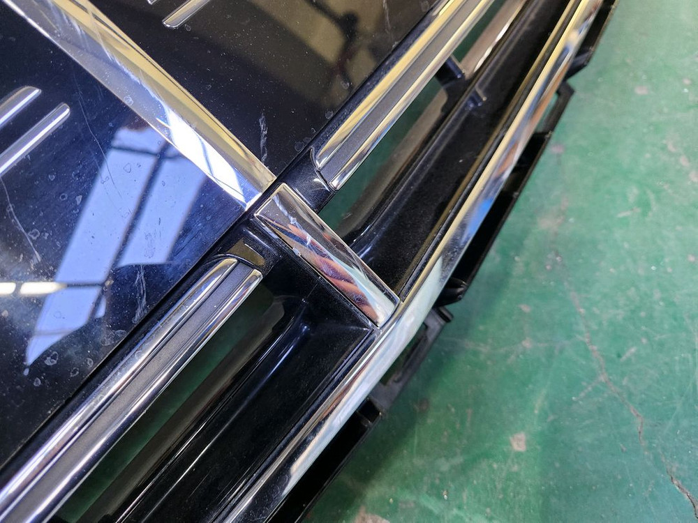 벤츠 E250 라디에이터그릴 카메라 레이더센서커버 카메라정상작동 기스있습니다--4