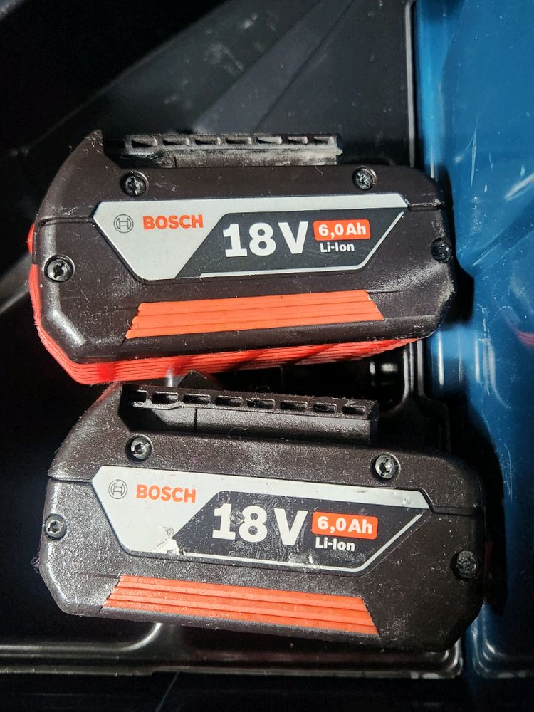 보쉬 18v 충전컷소 GSA18V-LI 팝니다 이미지